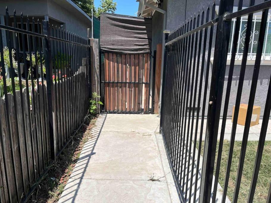 Charming Casita All Too Yourself Near Midtown Apartment Sacramento Exterior foto